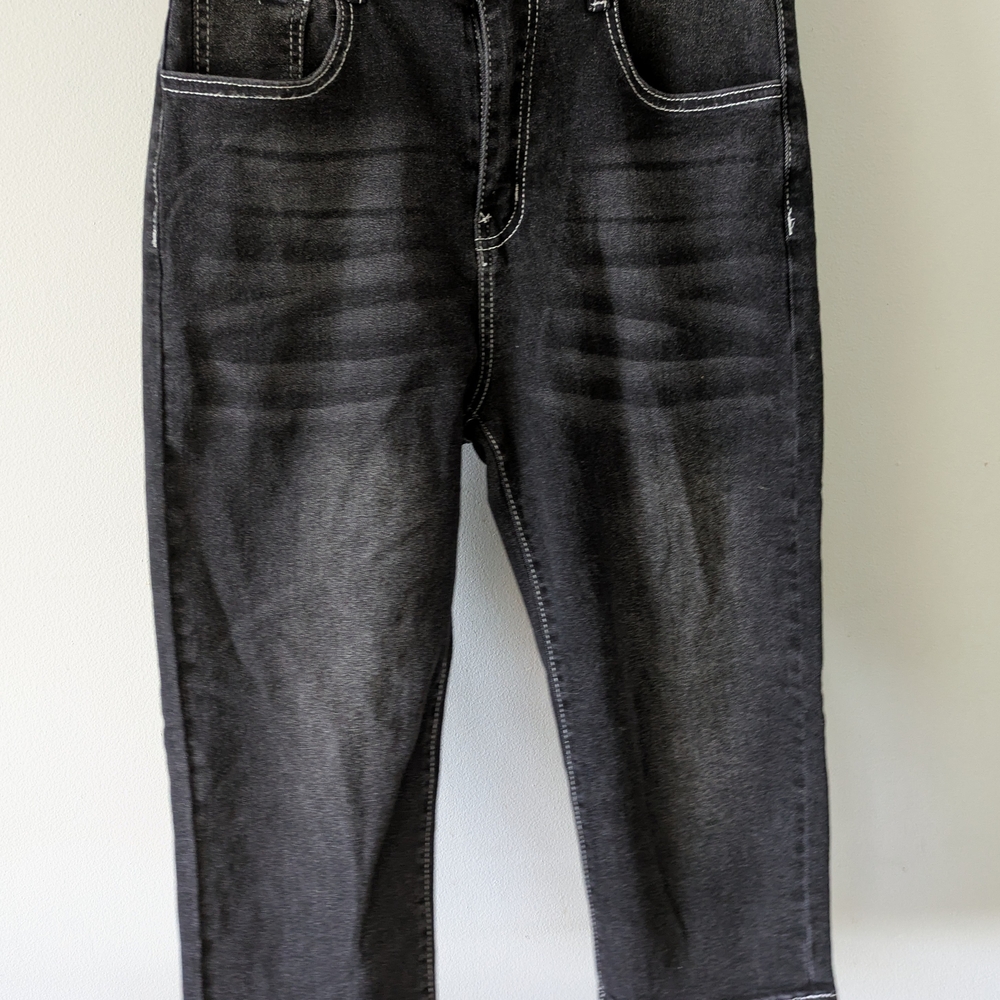 5 For $20 NWOT Black Stretchy Capris Jeans with Contrast Stitching Size M (8/10)